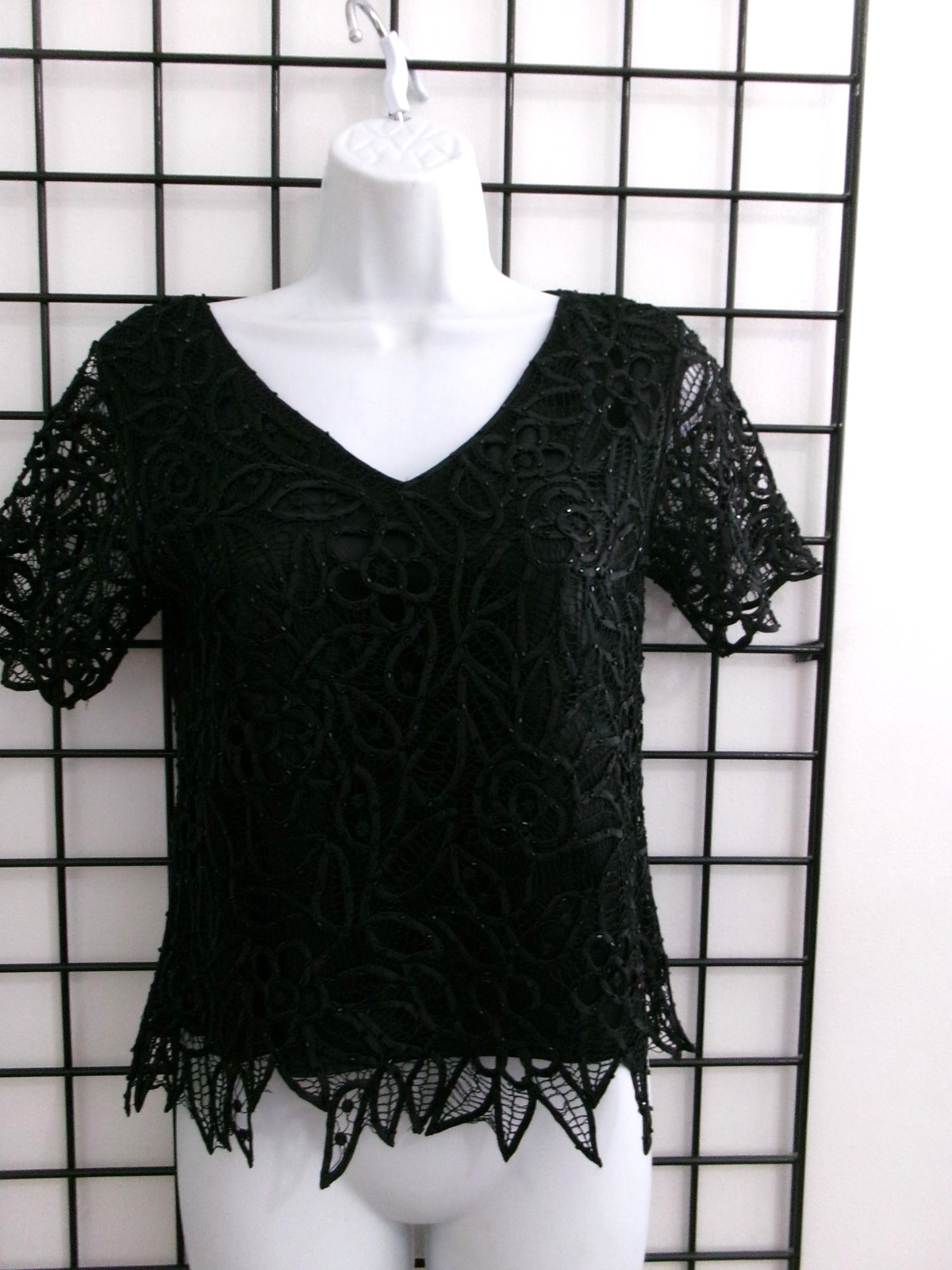 VINTAGE SILKEN POETRY 🌸 SMALL / 32″ BUST==BLACK / BEADED SILK LACE / BLOUSE