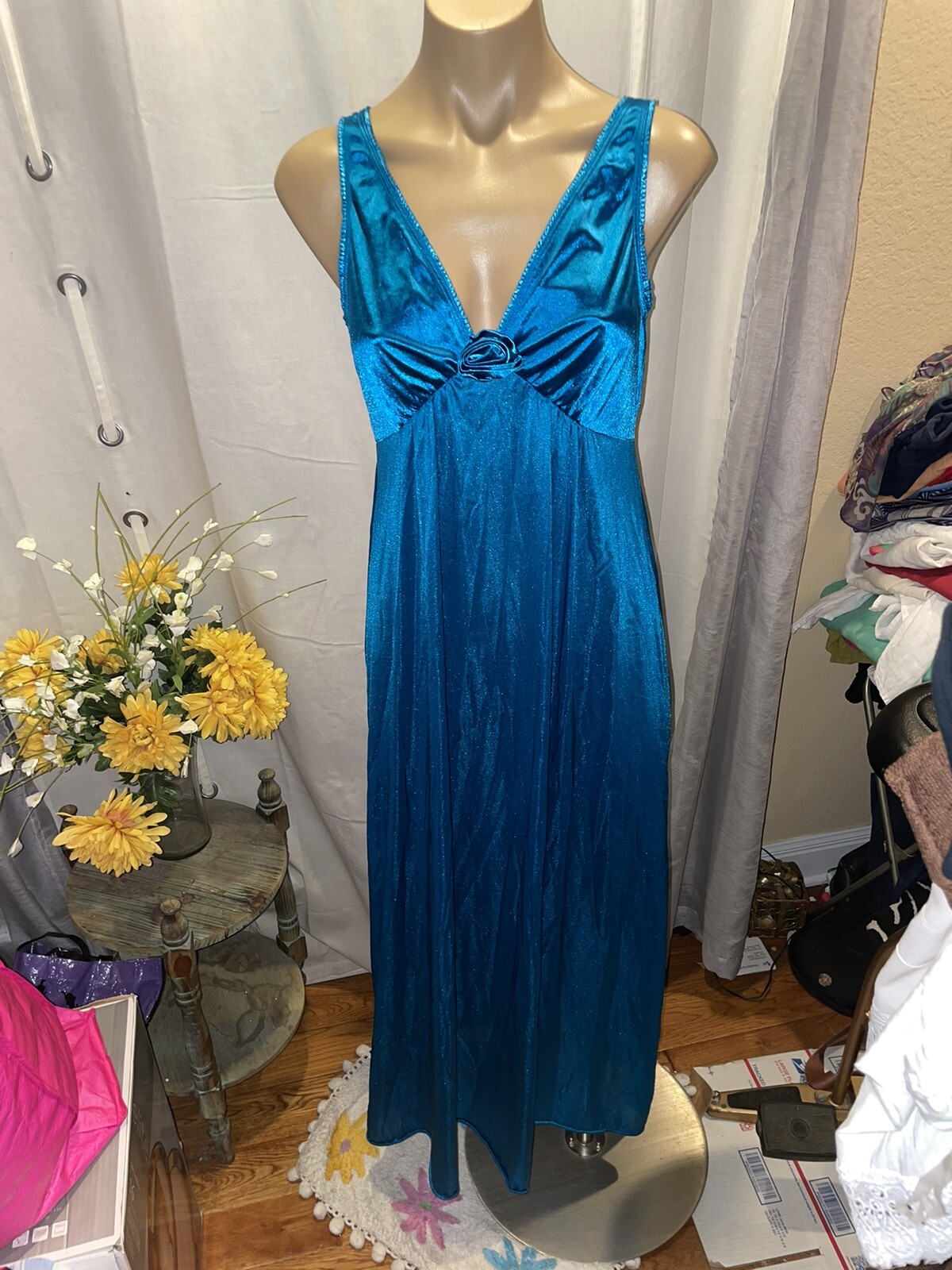 VTG Vassarette Silky Soft Nightgown Negligee Gown w/Rosette Blue Size M