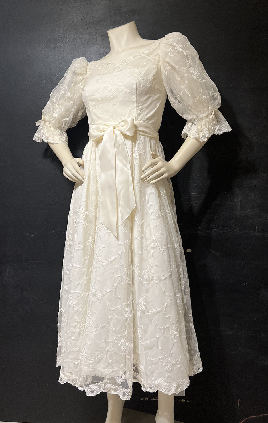 VTG 1980s ILGWU Lace Dress Square Neck Puff Sleeves Full Skirt Princess Style M