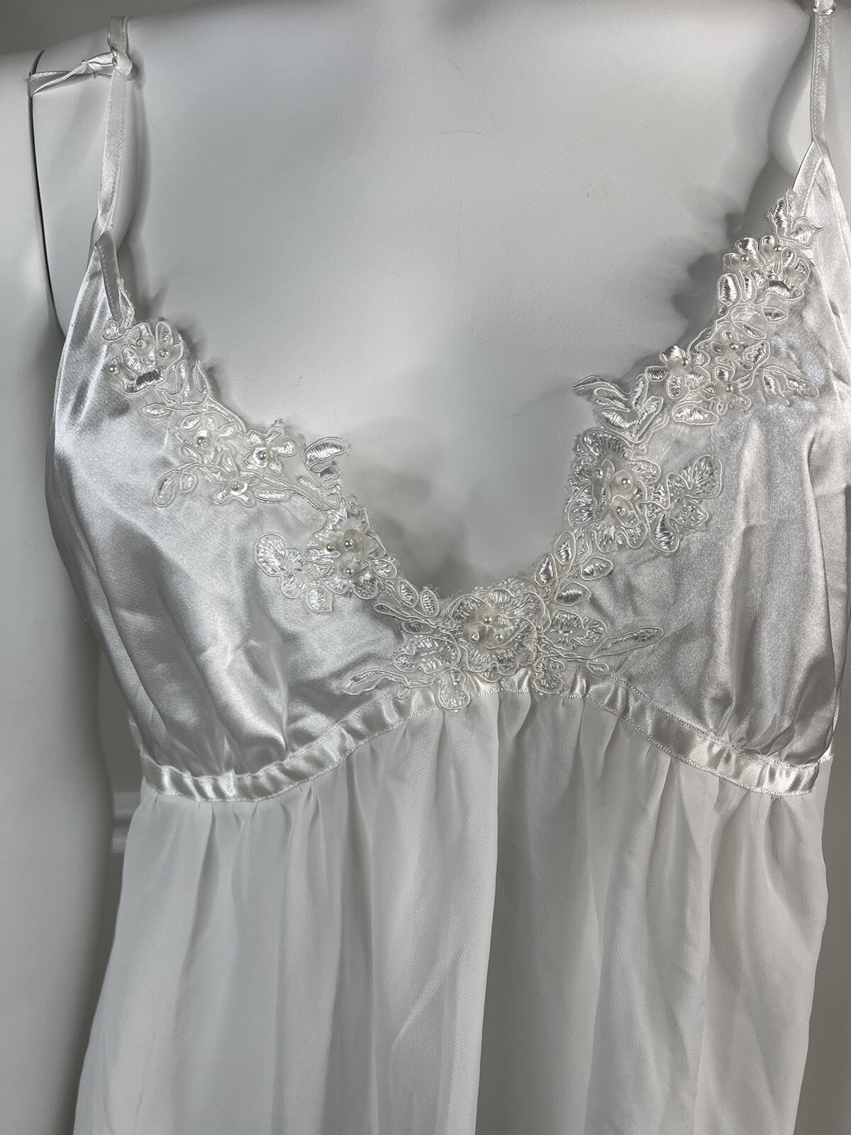 Vintage Women’s L Linea Donatella White bridal beaded chemise nightgown