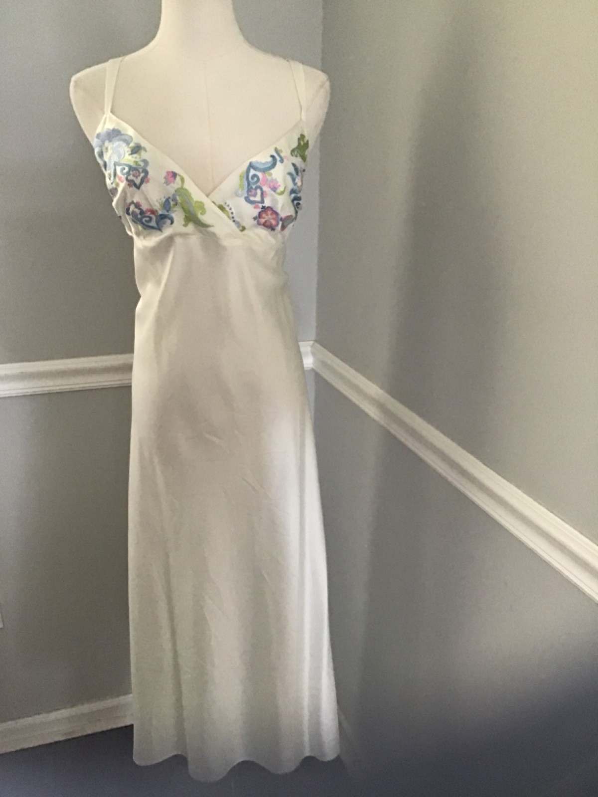 Natori Cruz White Satin Long Nightgown Floral Embroidery – XL- NWT