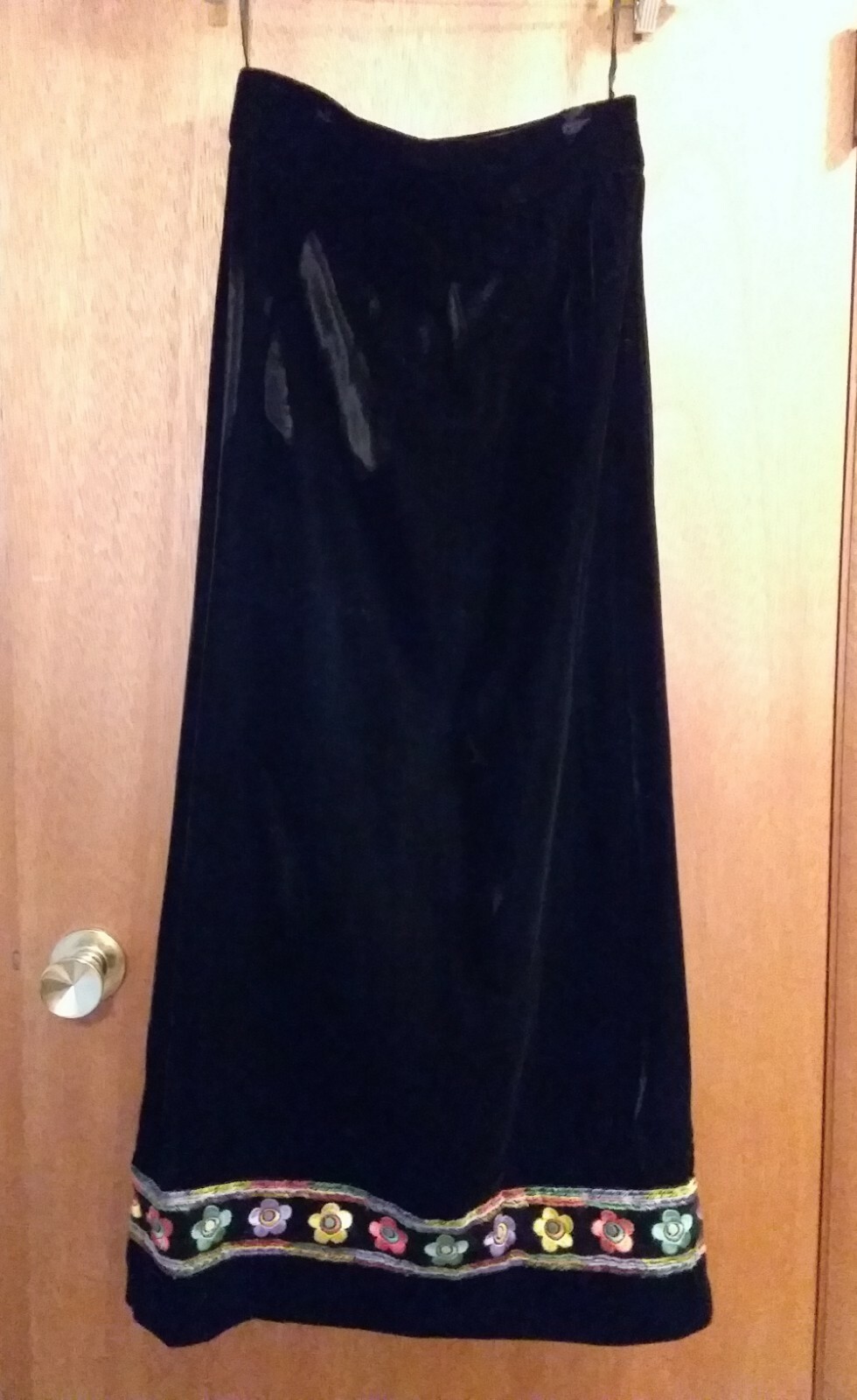 Vtg Elinore Gay Maxi Skirt Black Velvet Embroidered Flowers Waist 28″