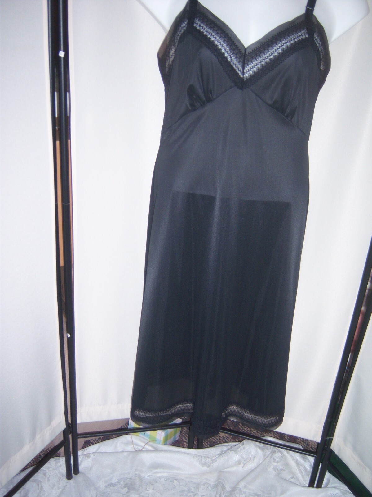 VINTAGE 1960s by VELROSE SILKY NYLON LINGERIE FULL SLIP Tall sz 36