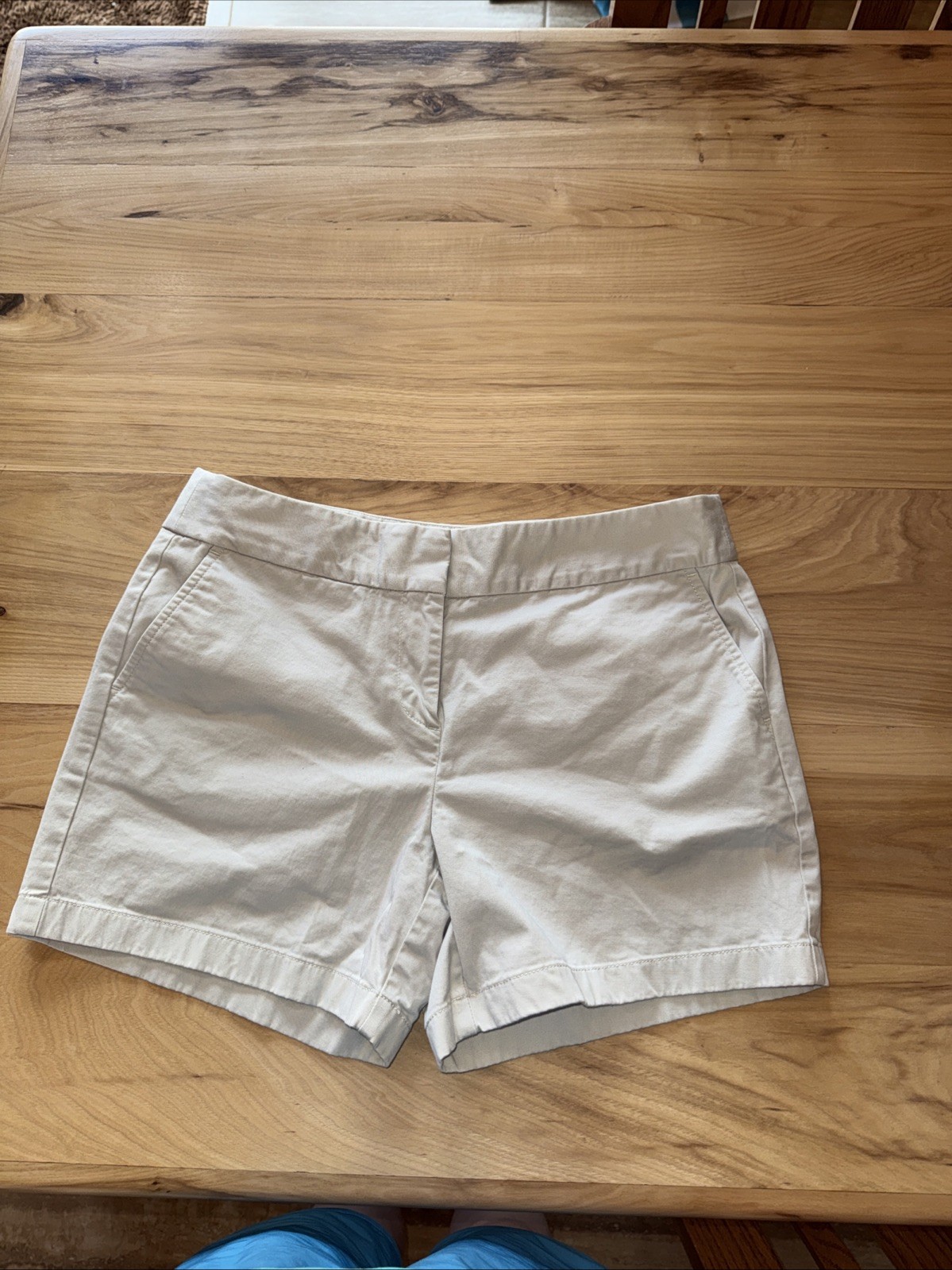 Vineyard Vines Womens Chino Shorts Size 8 Whale Logo Cotton Spandex Blend