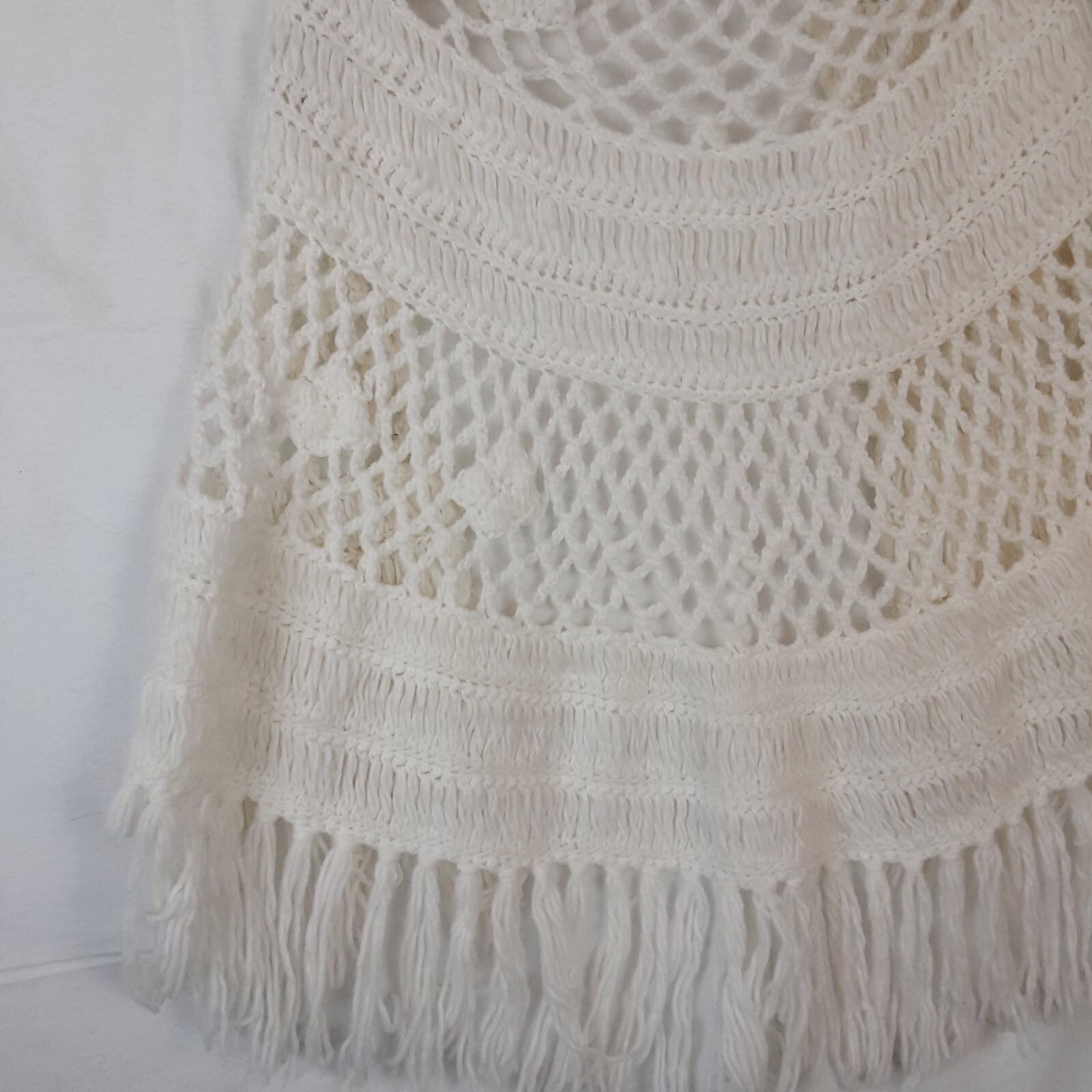 Celebritees by Desco Vintage Hand Crocheted Off White Sweater Shrug