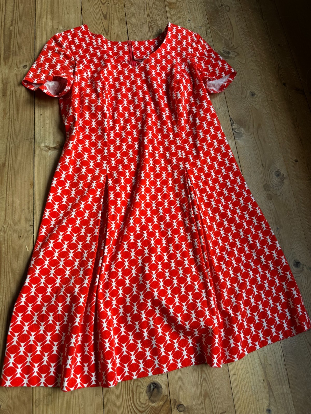 Vintage 60s Twiggy Dress Red White Graphic Pattern A Line Retro Sundress 38-42