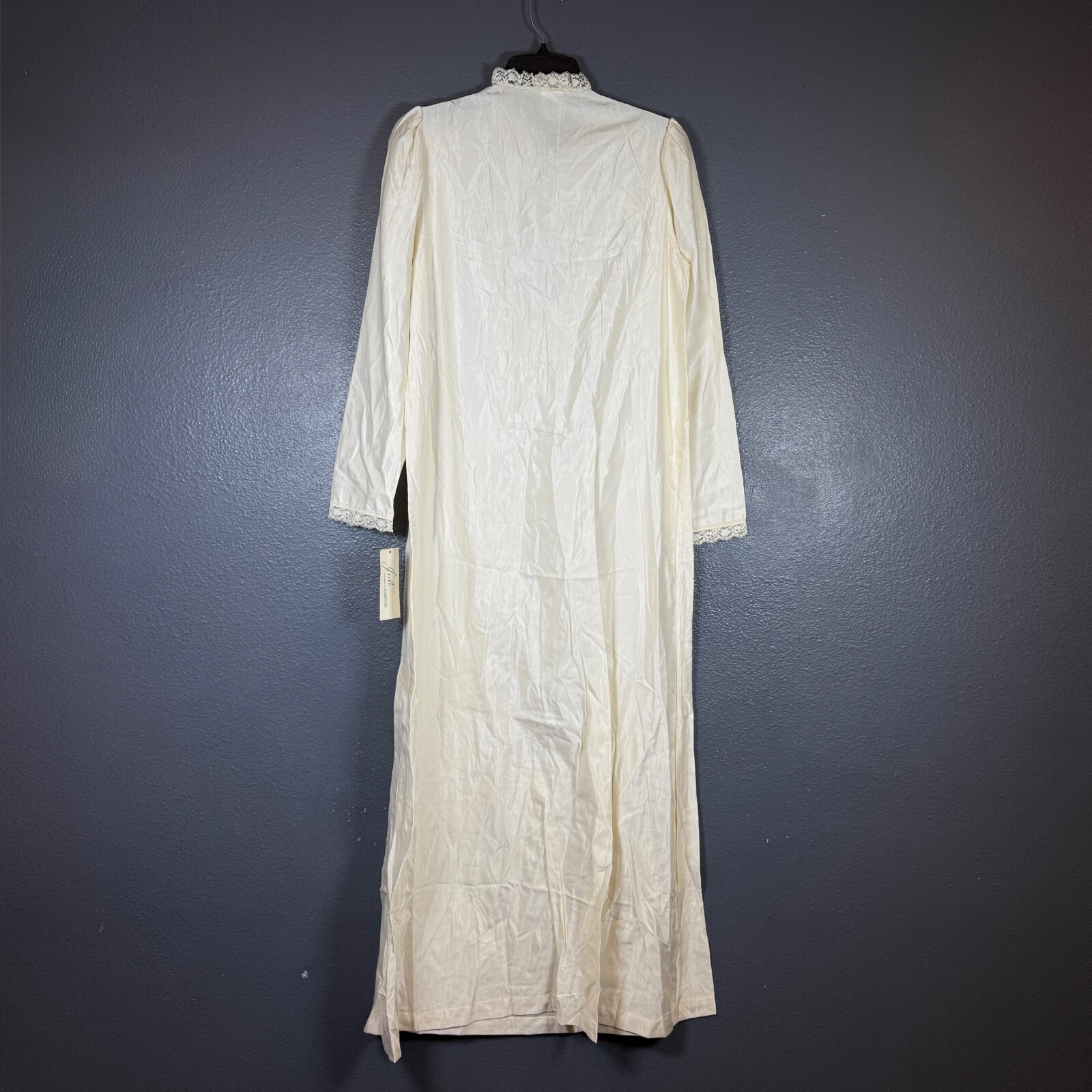 Juli of Slumbertogs Size P women’s white Nylon/Polystern Vintage Nightdress NEW
