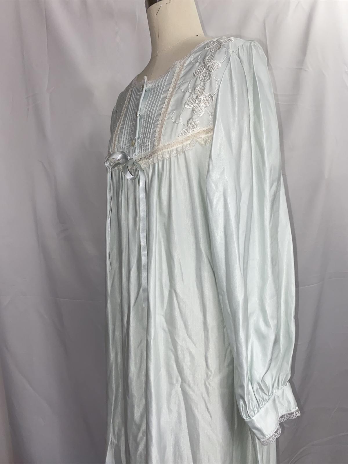 Vintage 1970s NWT Barbizon Womans Pastel Mint Green Cuddleskin Nightgown Floral