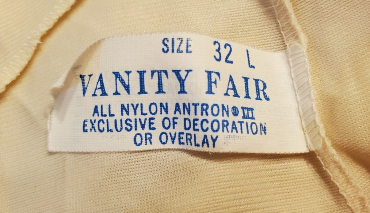 VTG Vanity Fair Womens Beige Nylon Antron III Full Slip Adjustable straps Sz 32L