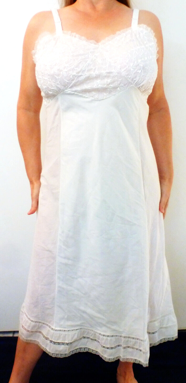 1950s SOCIETY COTTONY VTG WHITE SHADOW PANEL EMBROIDERED BUST FULL SLIP 36 38 EC