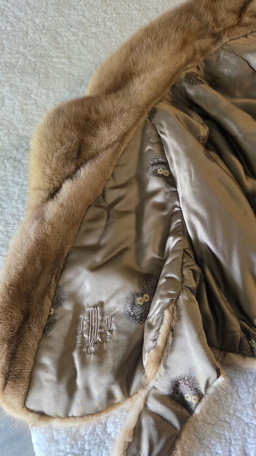 READ Vintage 1950s Genuine Blonde Pastel Mink Fur Capelet Bolero Shawl Collar