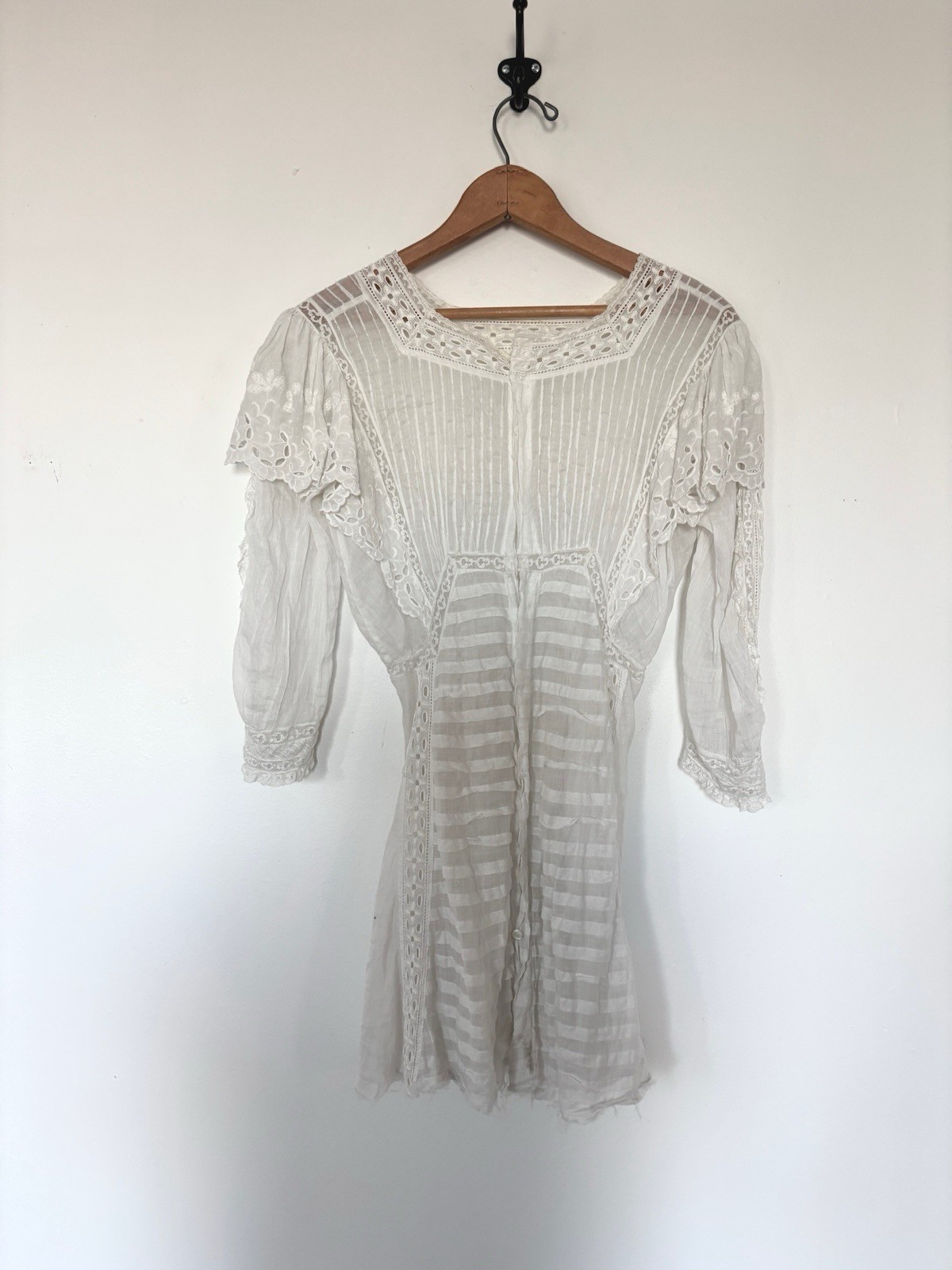 Antique Edwardian Early 1900s Cotton Voile/Embroidered Eyelet Lace Blouse