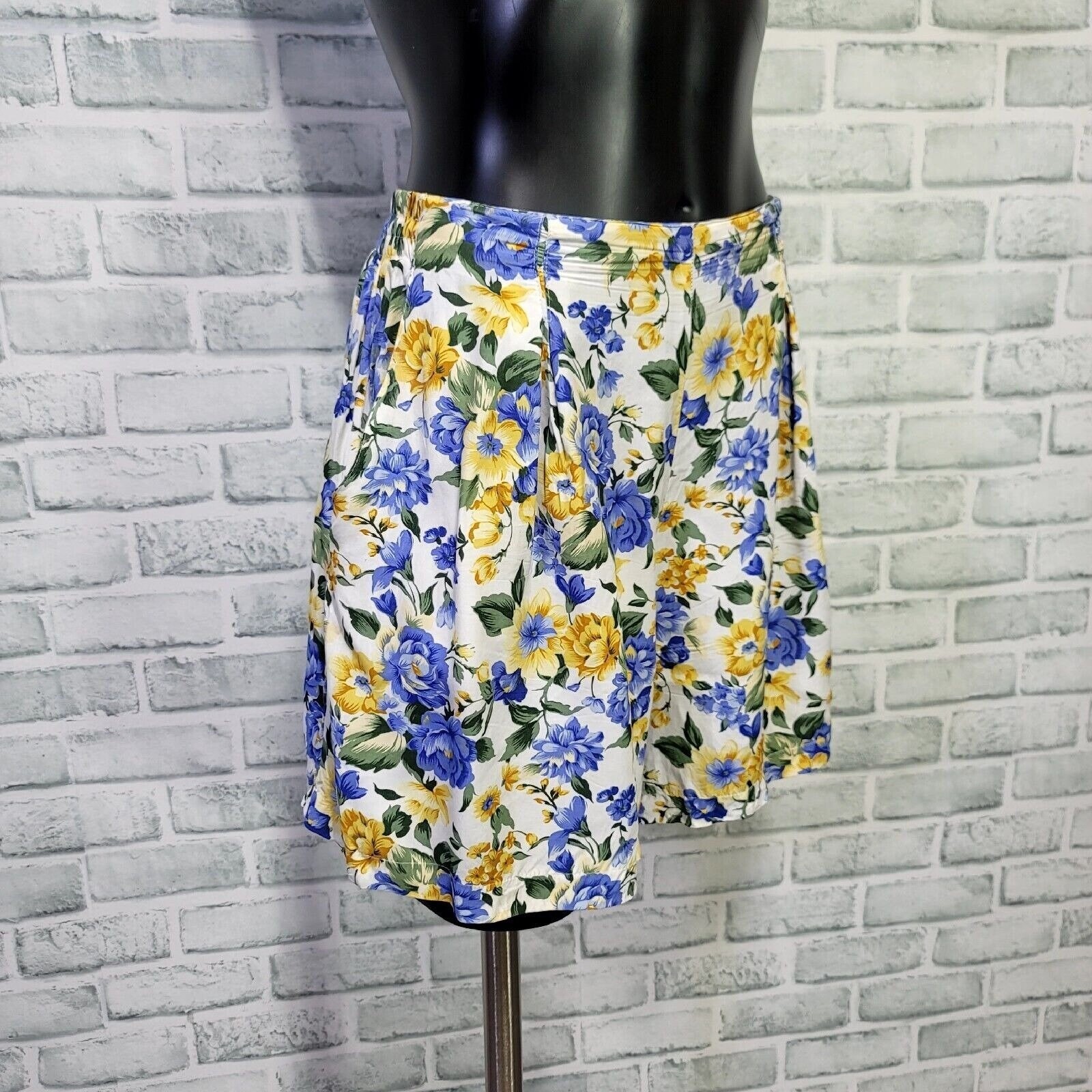 Vintage 90s Paris Blues Blue Yellow Floral Pleated High Waisted Flowy Shorts