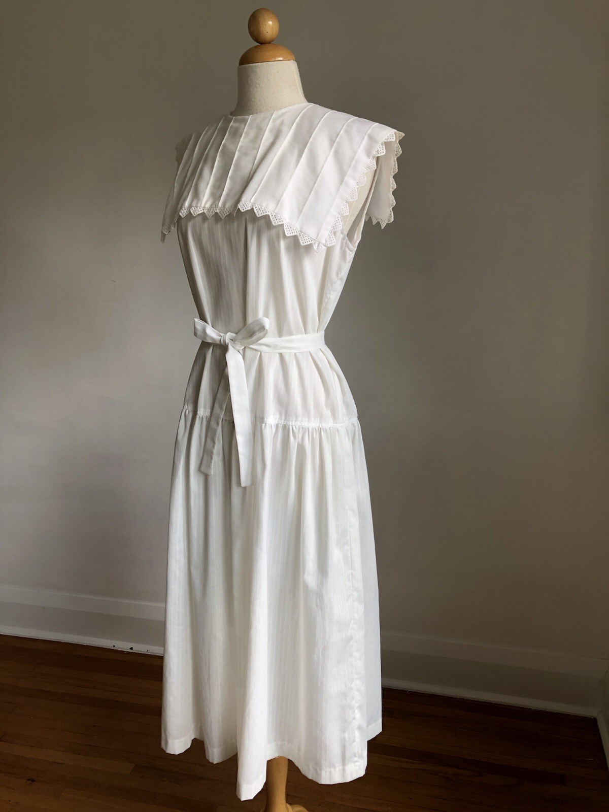 STUNNED VTG ISLE OF CAPRI Dallas White Cotton Drop-waist Prairie Day Dress M/L