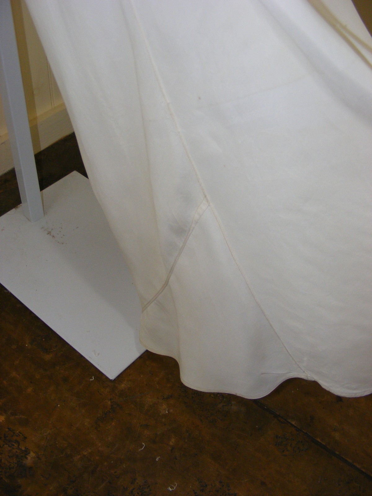 1930s DRESS SLIP FLAPPER GOWN IVORY RAYON BIAS CUT SHEATH ADJUSTABLE STRAPS 38