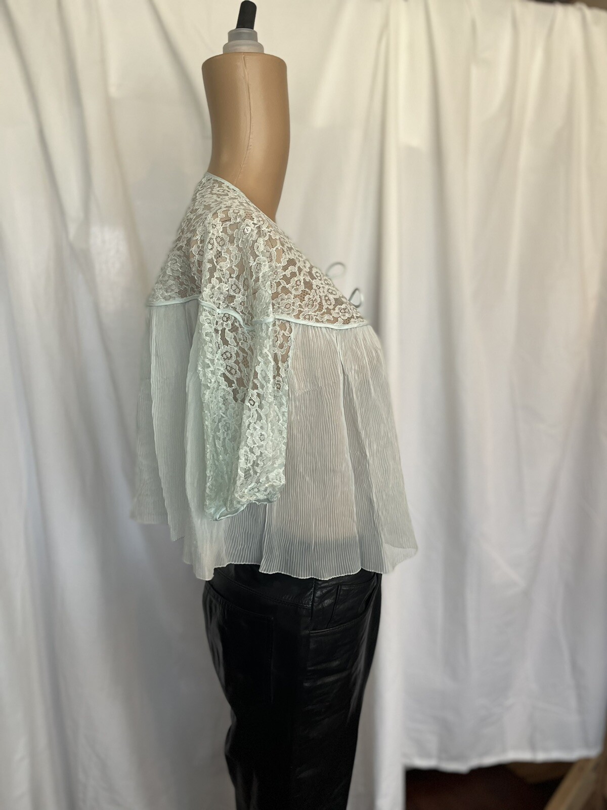 Vintage Barbizon Ariel Trefedda BED JACKET Short Peignoir Blue LACE Pleated 50s