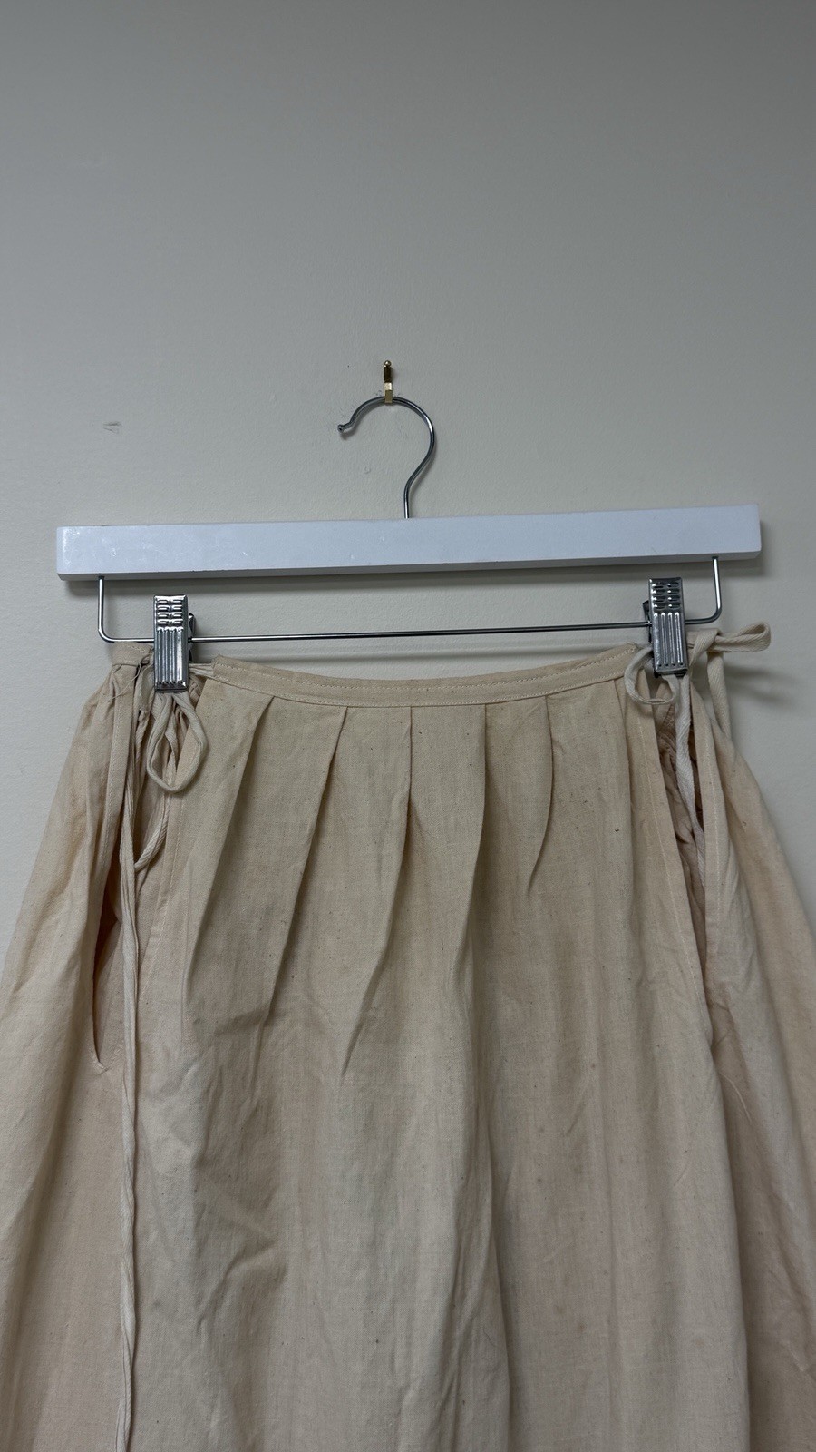 ANTIQUE EUROPEAN Hungarian FLORAL EMBROIDERED LINEN SKIRT 1900s Vintage