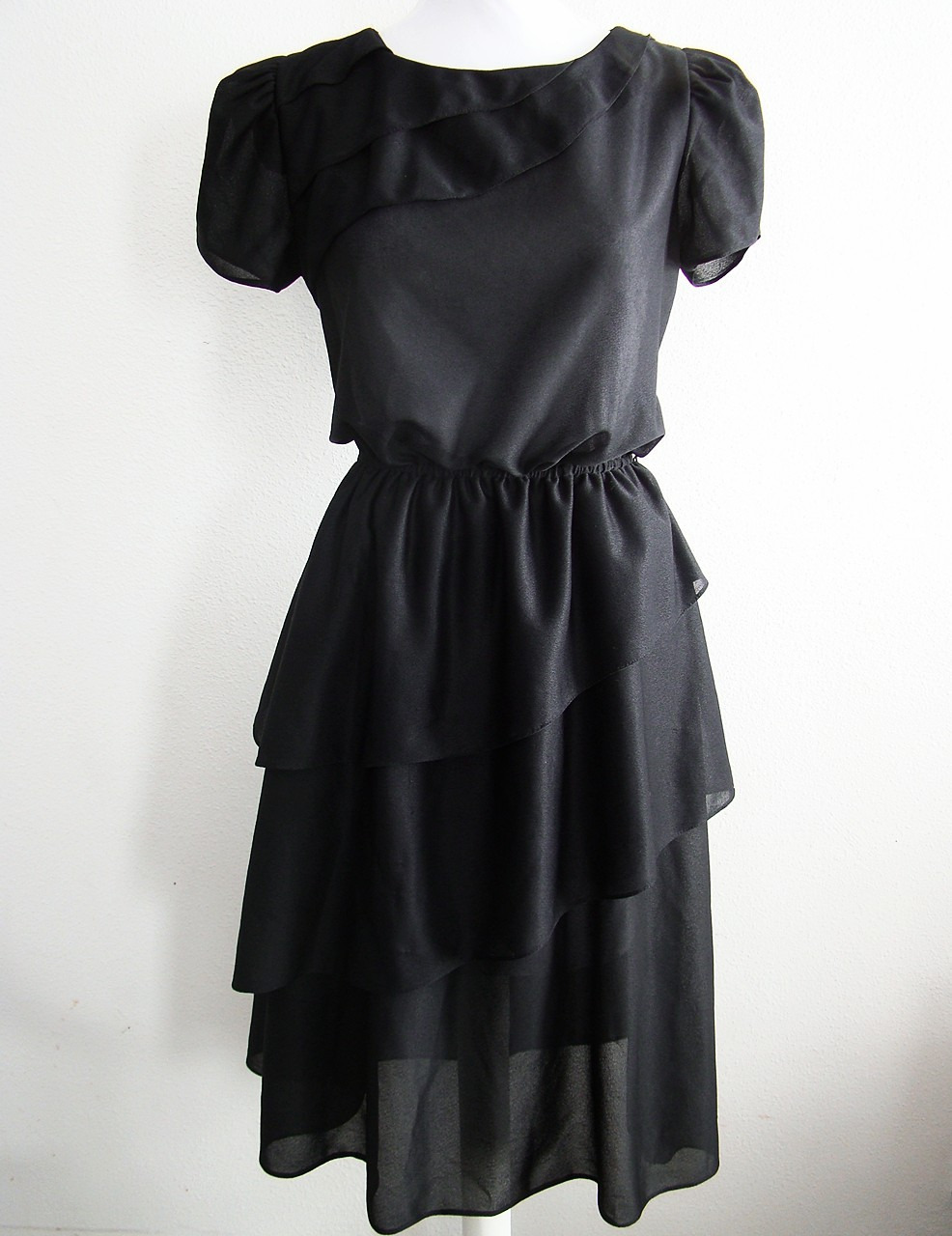 VTG 70s Tier Neck & Skirt Short Sleeve Jersey Chiffon Dolly Day Party Dress M/L