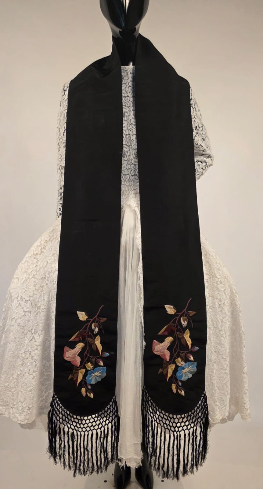 VICTORIAN 19TH C SILK DRESS SASH W POLCHROME SILK FLOSS FLORAL HAND EMBROIDERY