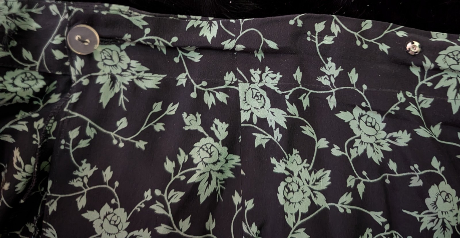 SilkLand Black Wrap Skirt Sz 14 Sage Rose Motifs Goth Retro Tie & Button Closure