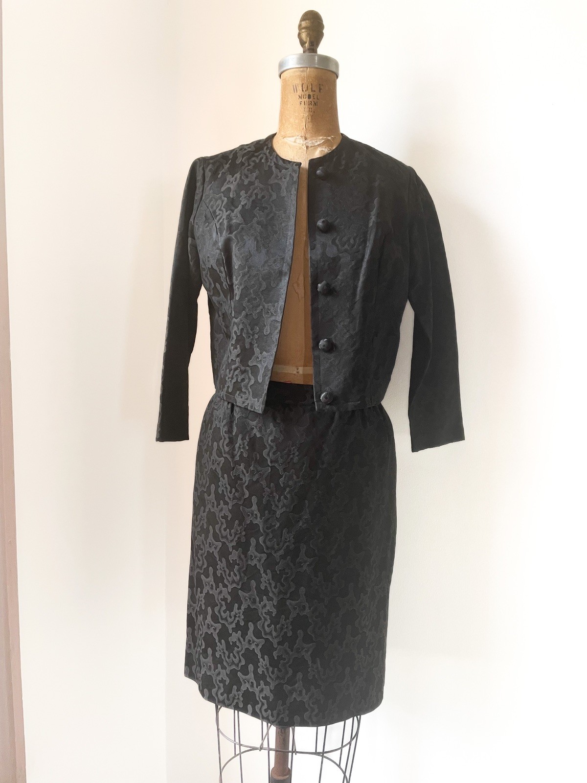 True Vintage 1950’s Stanton Jrs Petite Skirt Suit Black Jacquard Silk XS Petite