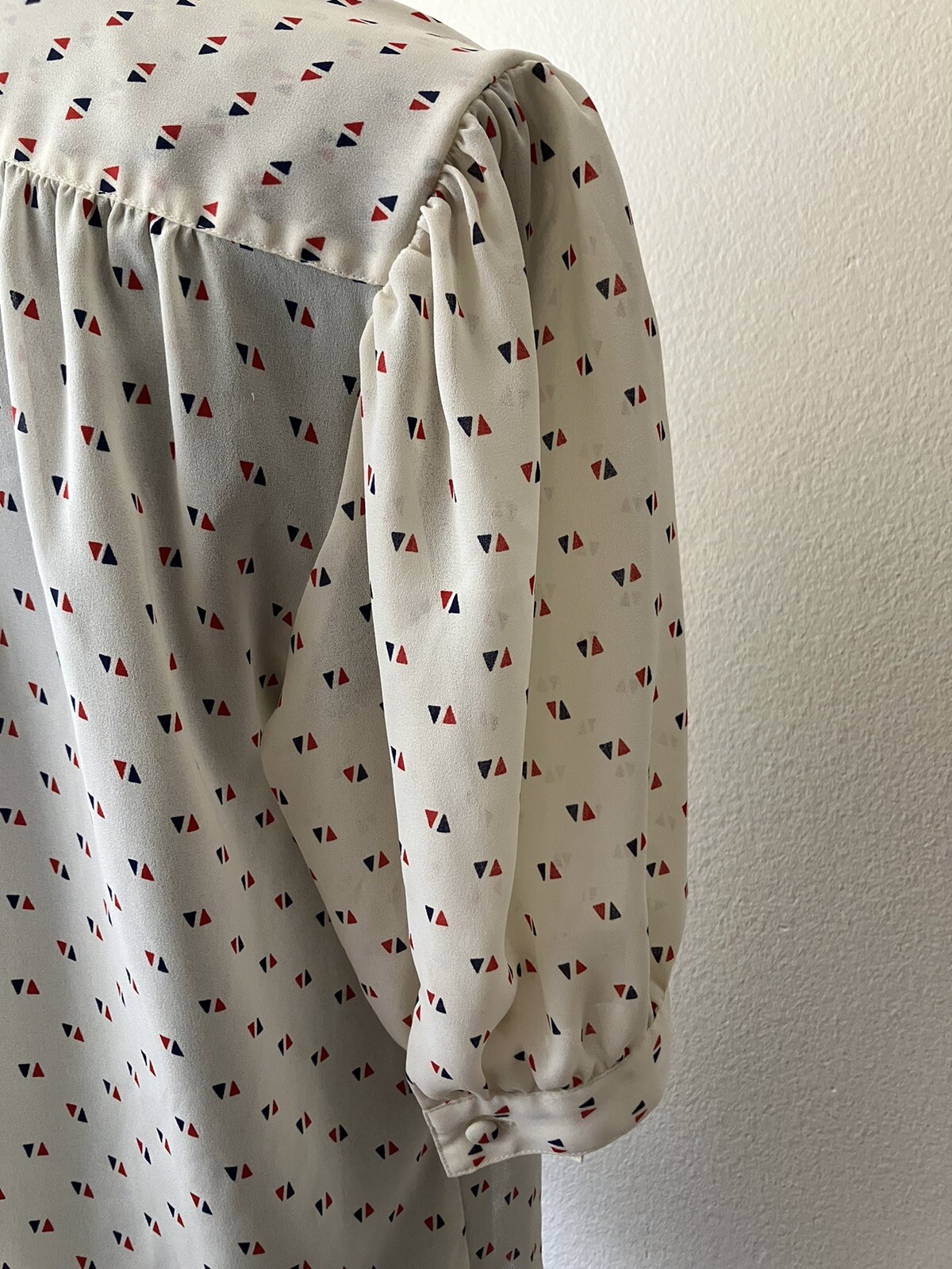 Vintage ’80s Laura & Jayne Short Sleeve Button Down Blouse Sheer Geometric Large