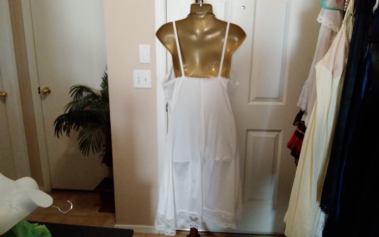 Full Slip BONNE NUIT Vintage White SZ Med Made in USA Lace Trim