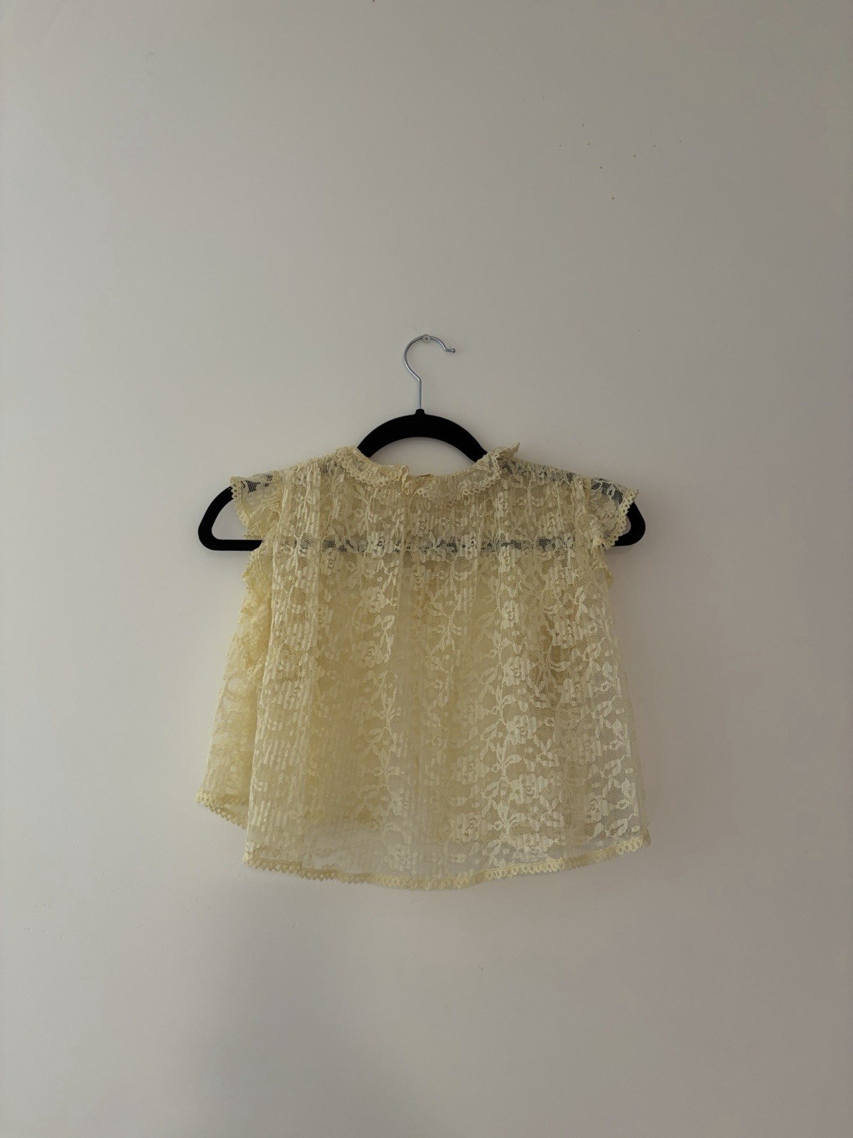 Vintage 60s-70s Lacy Top Women’s Size S Short Sleeve Blouse Yellow lace Coquette