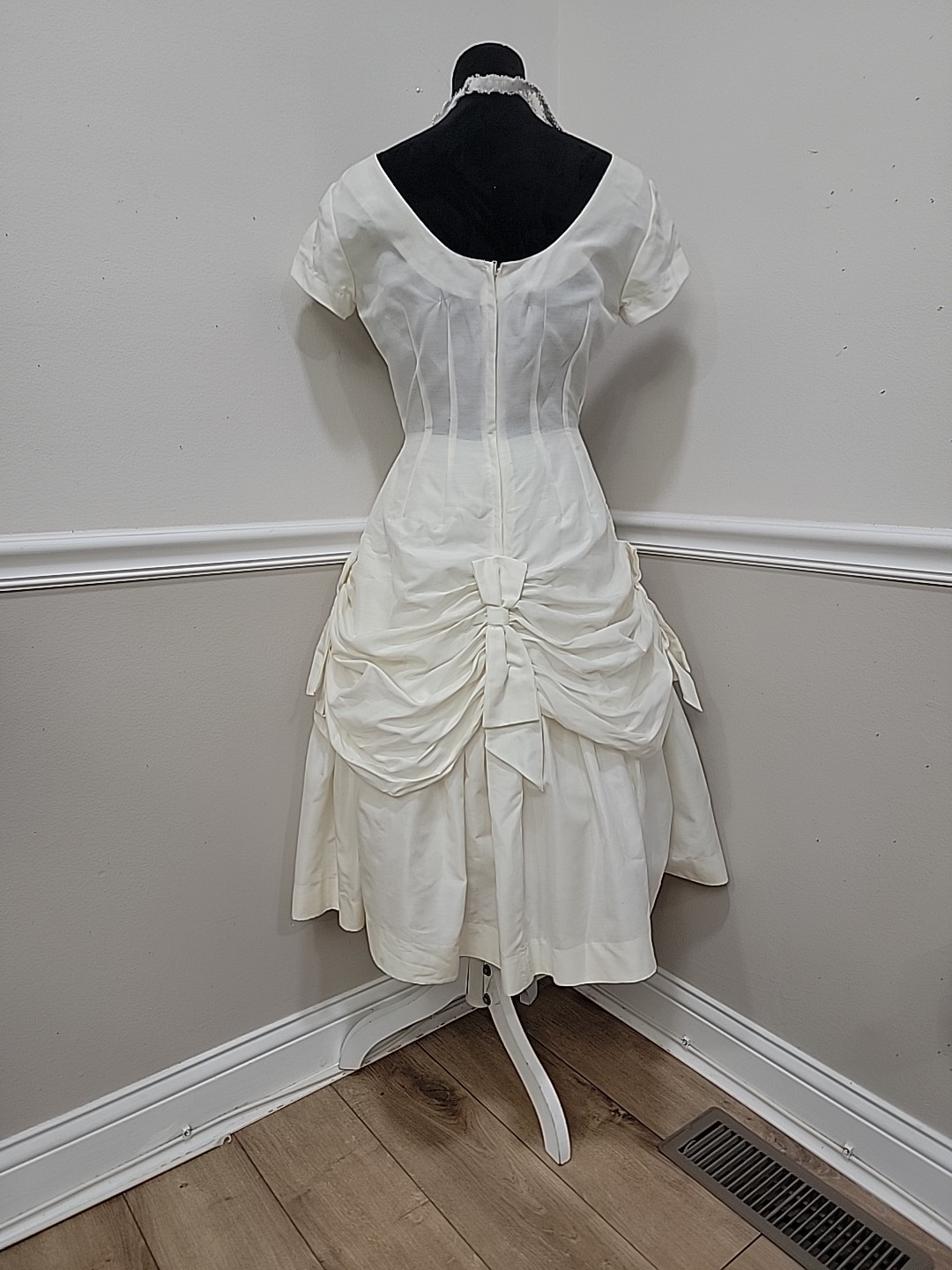 VTG Alfred Werber Mid Century Wedding Dress Short Sleeve Bridal Gown Ruched Bust