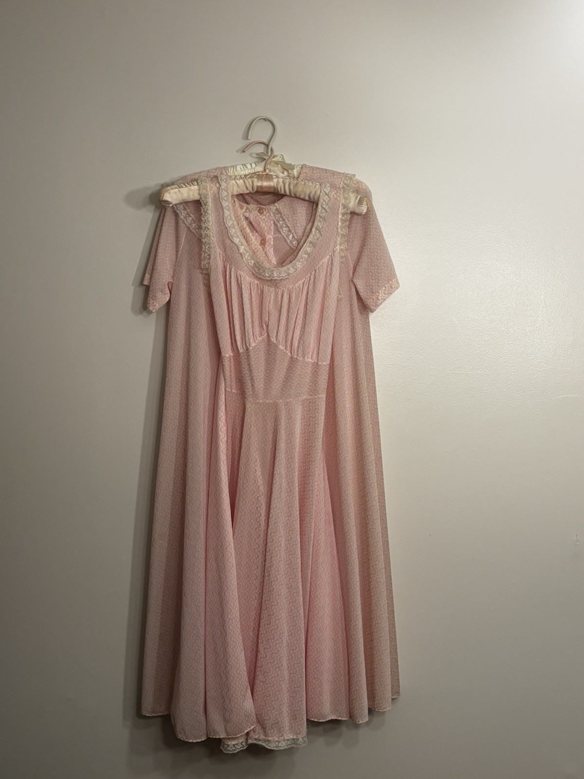 Vintage 70s Dutchmaid Pink Nylon Peignoir Set -SS Nightgown Matching Button Robe