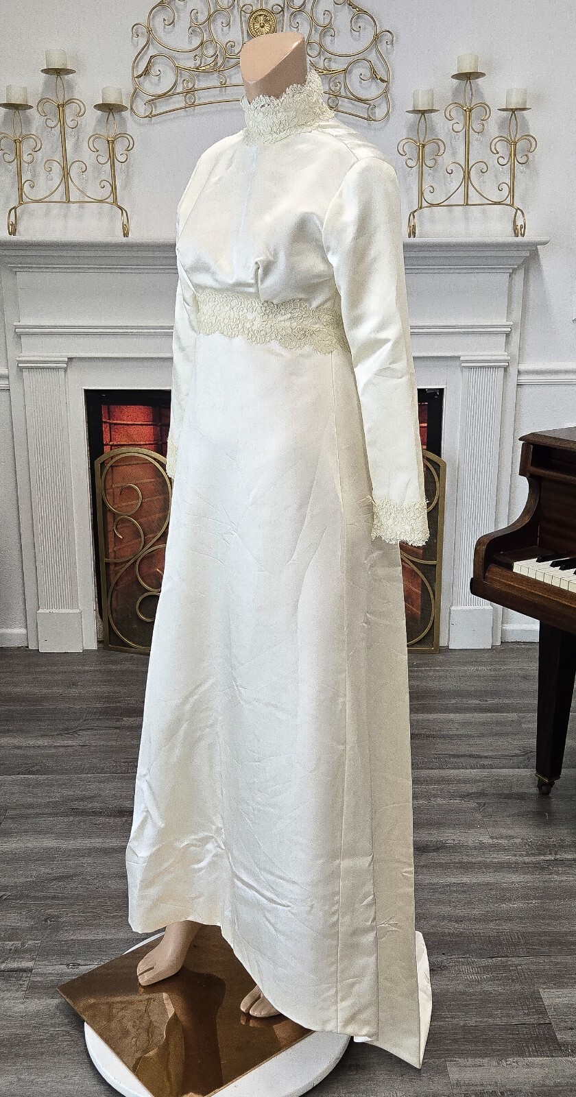 Unbranded Vintage 1960s 70s Ivory Satin Alencon Long Sleeve Wedding Dress sz 4