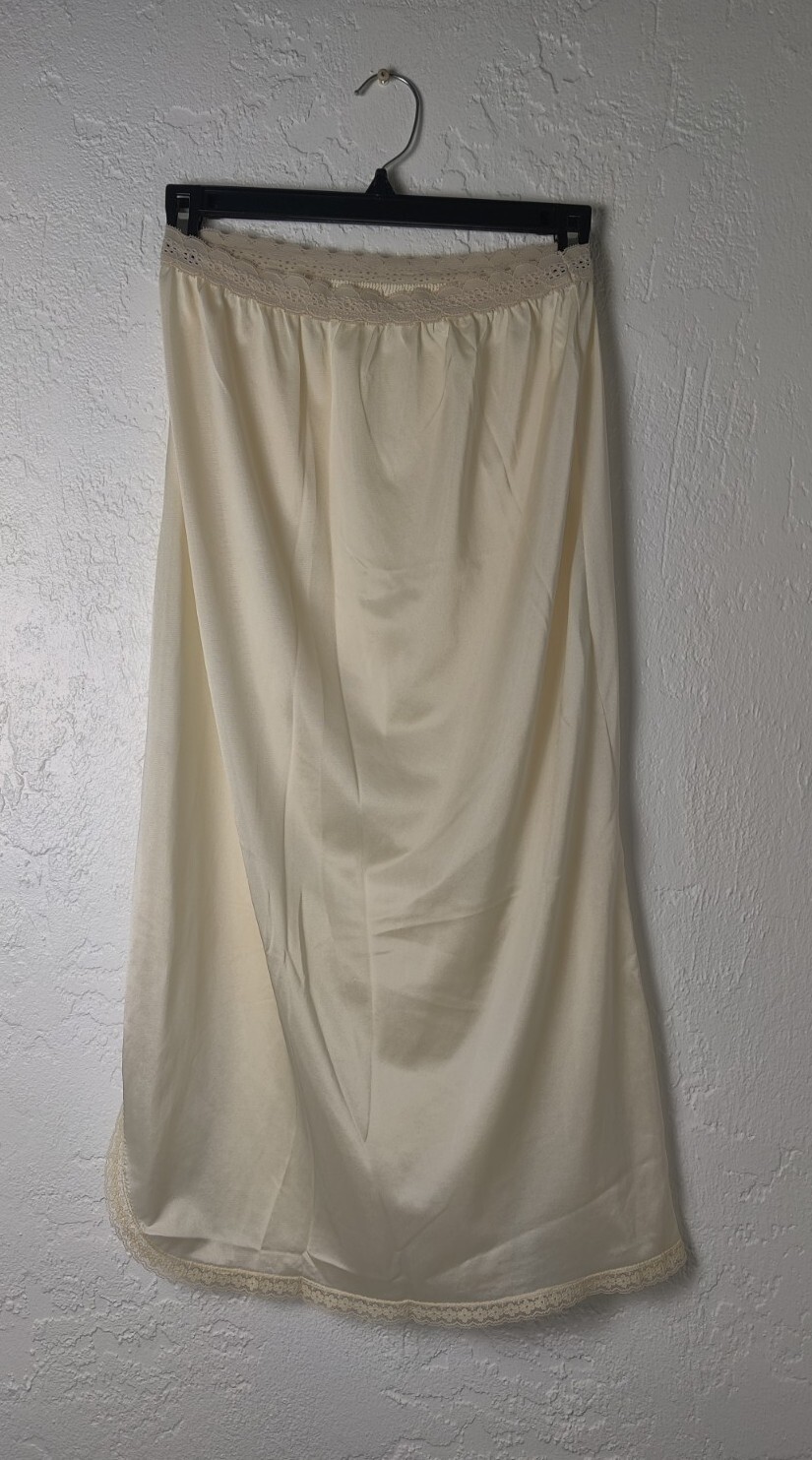 Vintage Greenco Maid Ivory Tan/Nude Slip 31”L 25”Waist Lace Trim 16″ Slit EVC
