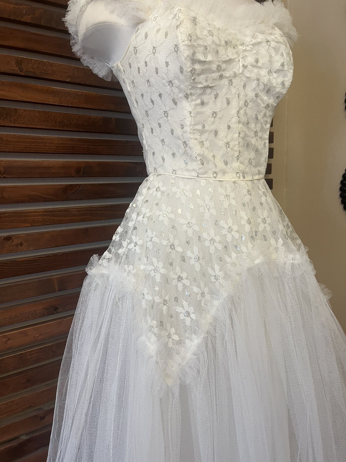 1950s Vintage White & Metallic Silver Tulle Layered Prom Wedding Dress Gown