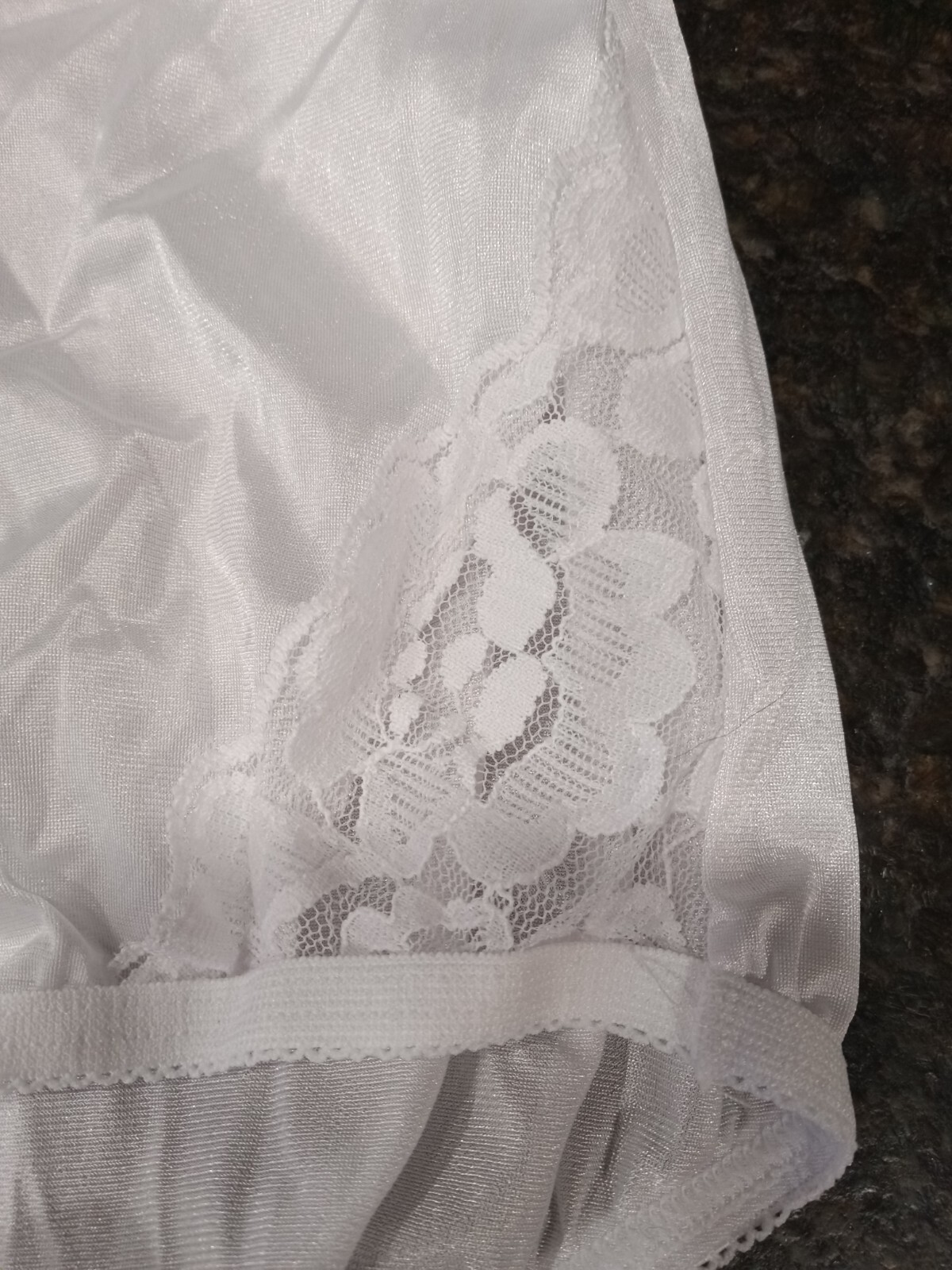 NWT Vanity Fair White Perfectly Yours Lace Nouveau Silky Panties Sz 8/XL 13-001
