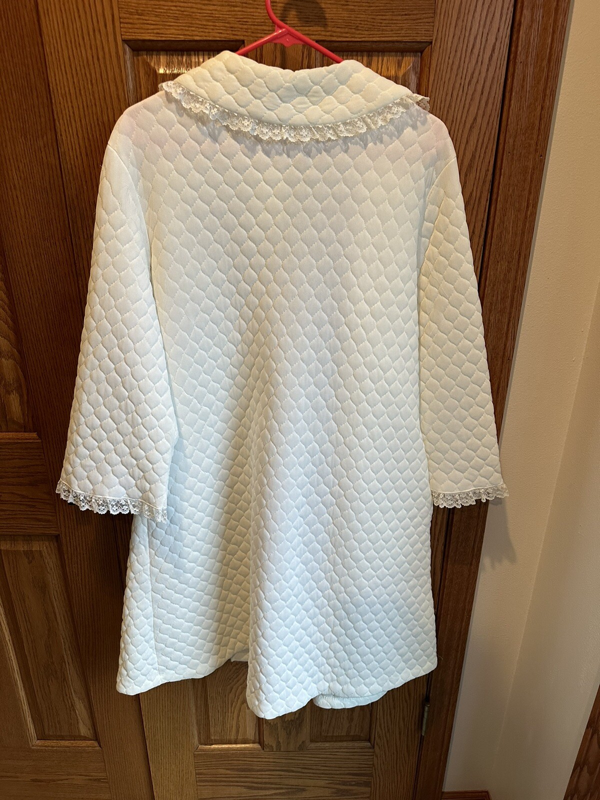Vintage JC Penney Quilted Robe Lace Trim Floral Cottage Core Feminine White Sz M