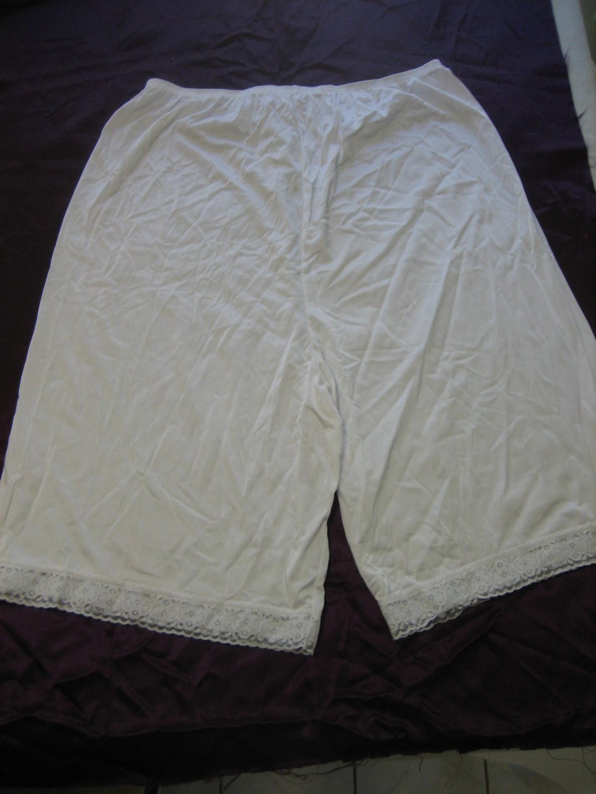 NWOT VANITY FAIR White Nylon Pettipants, Lace Hems – 24″ – Size XL