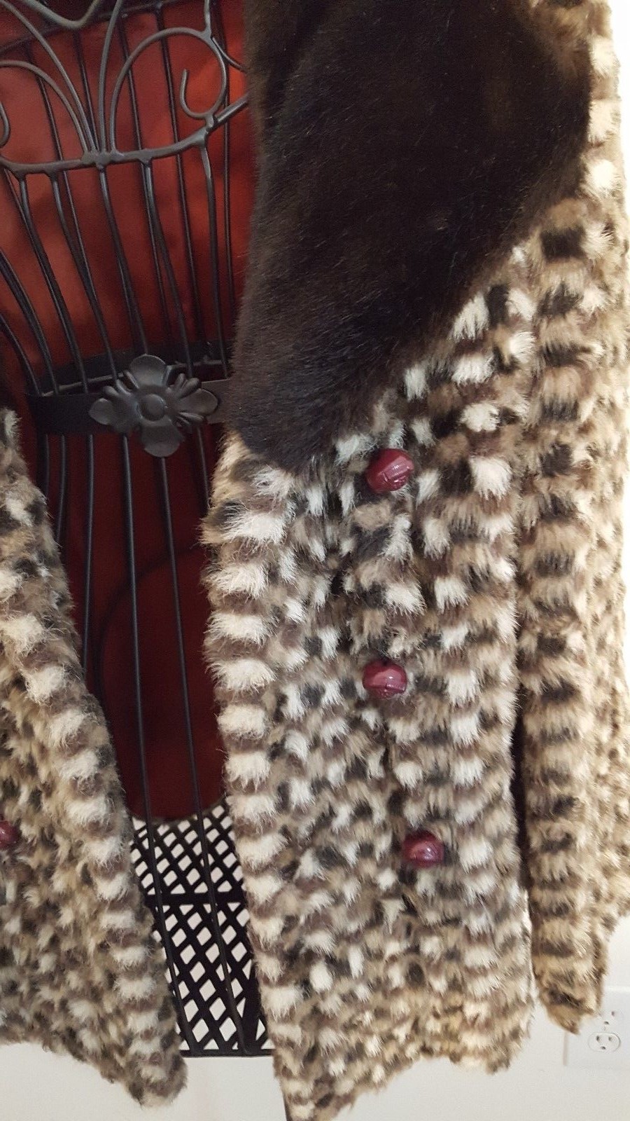 VTG Womens White, Black and Brown Print Faux Fur Coat Red Lined Complete