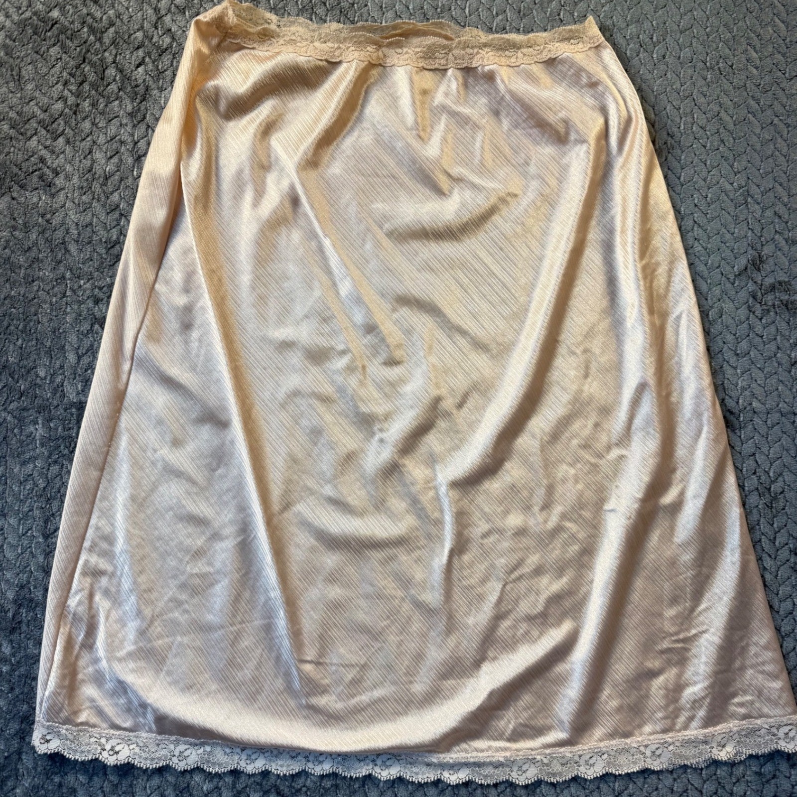 Warners Shine On Vintage Half Slip Champagne Beige Lace Trim 55321 Small 25 Long