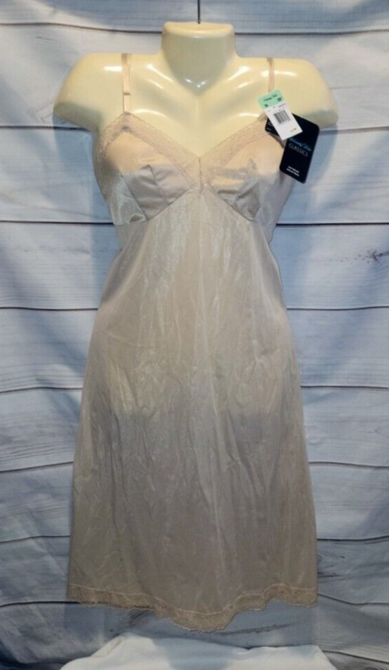 VTG 80’s Vanity Fair 36 Tin Full Slip Lace Bust Nylon Lace Trim 10-103 26″/42