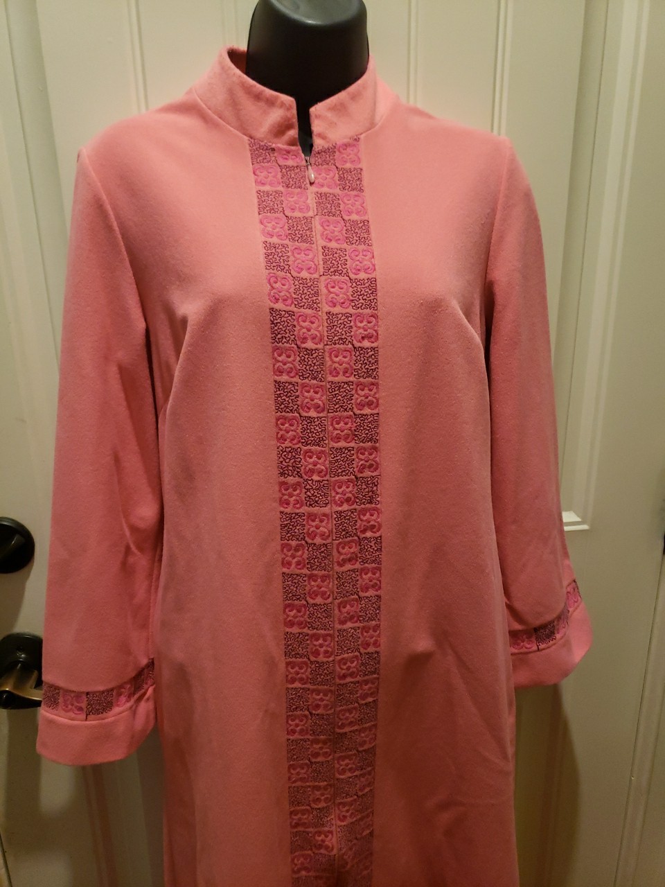 Vintage SEARS Women’s Best At Home Wear Perma Prest Zip Up Pink Housecoat