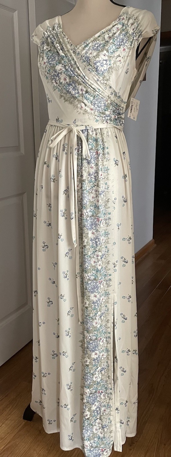 Vintage 1970s Ivory/Blue Floral Maxi Dress Sz 9/10 Goddess Bridesmaid NWT