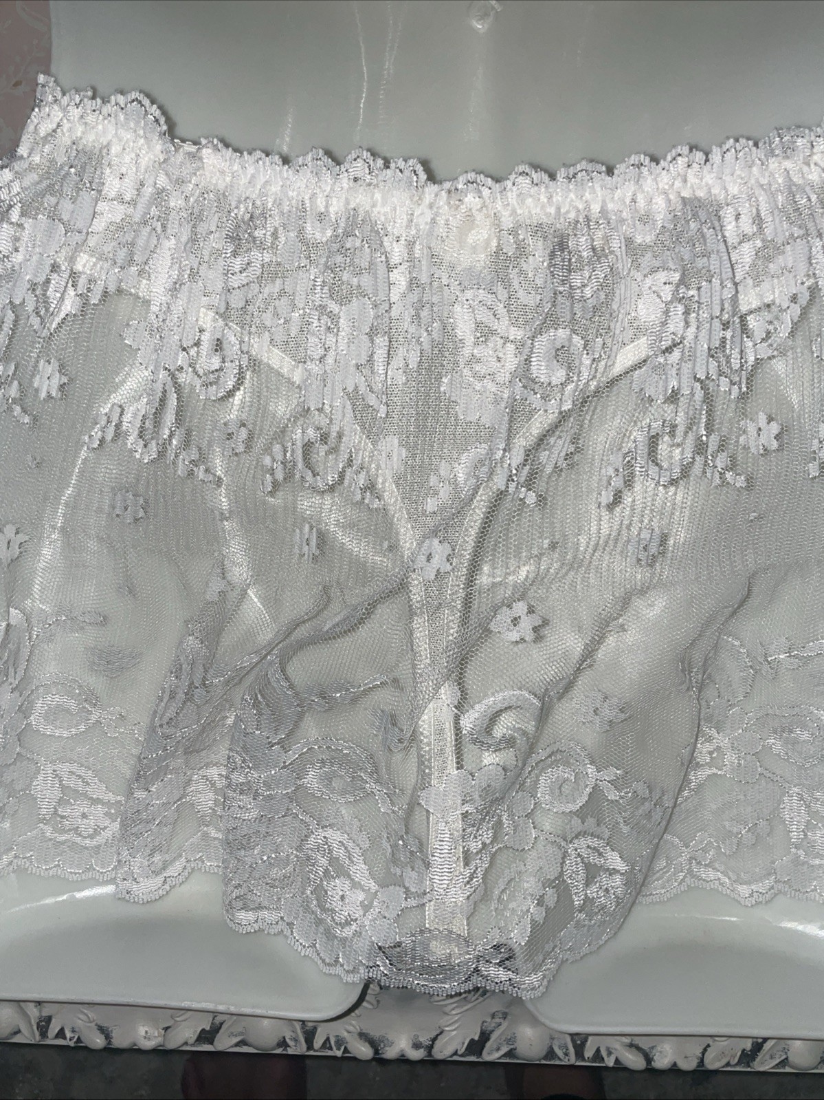 Marilyn Monroe Skirted Lace Thong Panty & Accordian Lace Front Close Bra 32/S