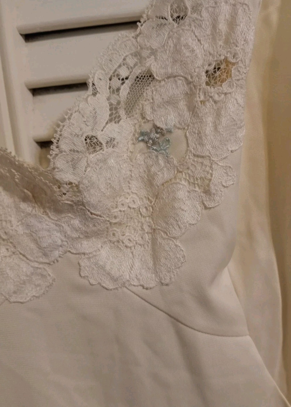 Vintage Shadowline Full Slip Dress Women Sz 32 Short Ivory Lace Trim Rosebuds