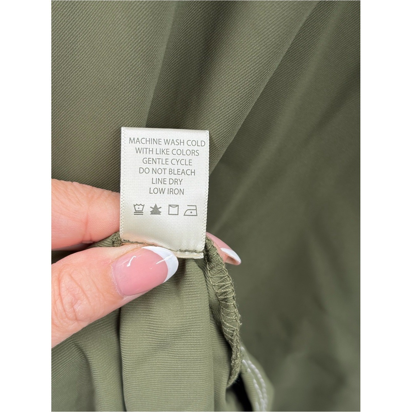 NWT Max Studio London Army Green Contrast Stitch V-Neck Top Size M