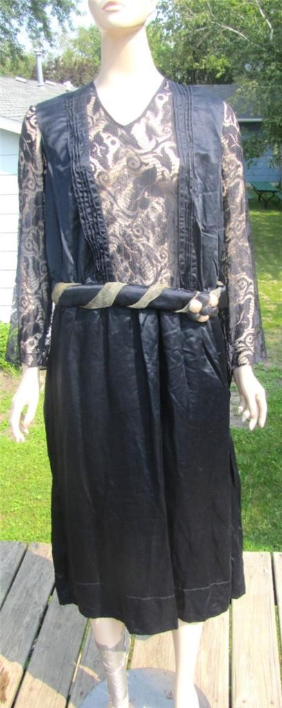 Early 1920s Navy Silk & Lace Dress Gold Metallic Mesh On Belt 42B 36W