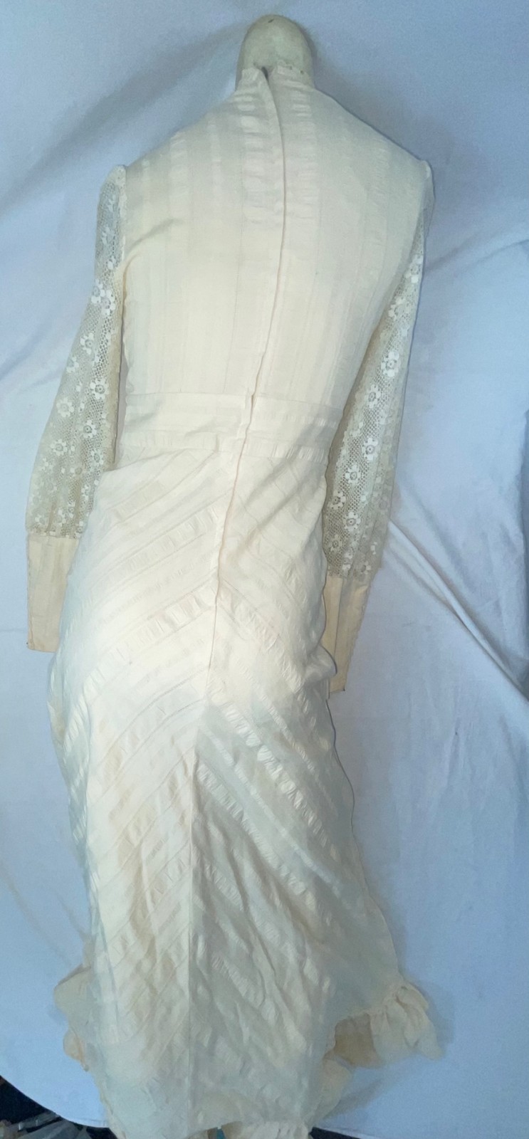 VTG WOMENS 60S RENAISSANCE PRINCESS WHITE LACE LONG SLEEVE WEDDING STYLE DRESS