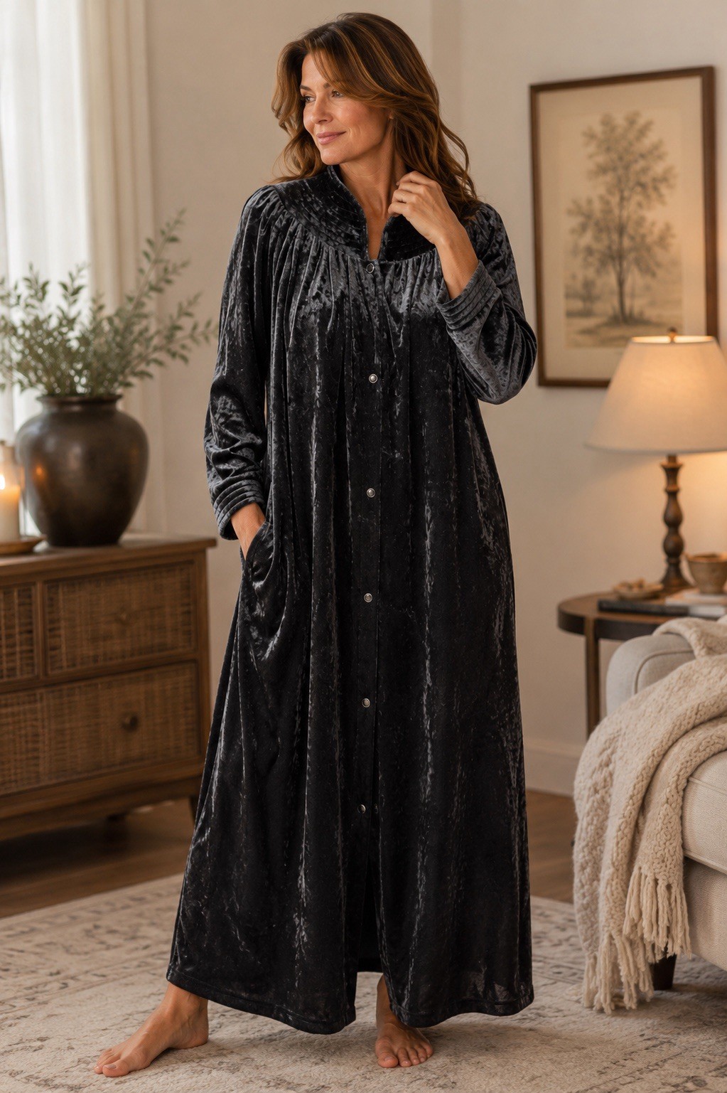 VTG Simply Basic Black Crushed Velvet House Gown Robe Snap Front Women’s M Long