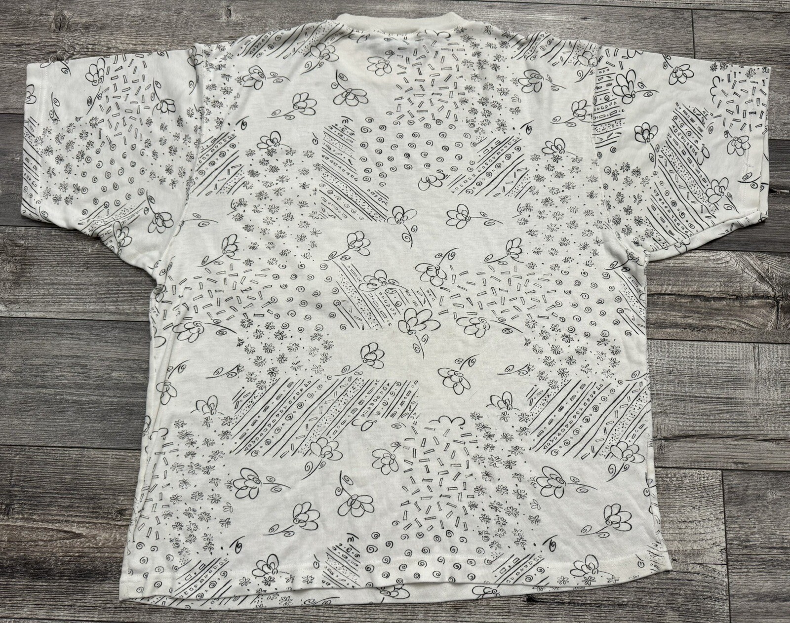 VTG Currants By Jeri-Jo 1970’s White Black Flower Pocket Shirt Womens Sz Medium