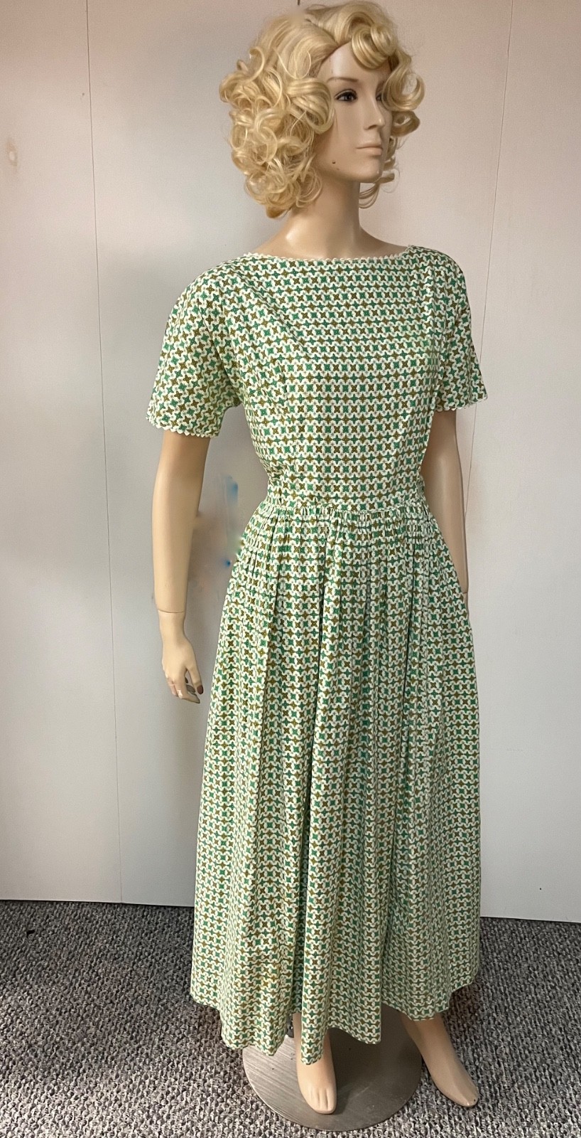 Vintage 1950s Harlequin Print Full Sweep Cotton Dress Back Metal ZipperBust 44