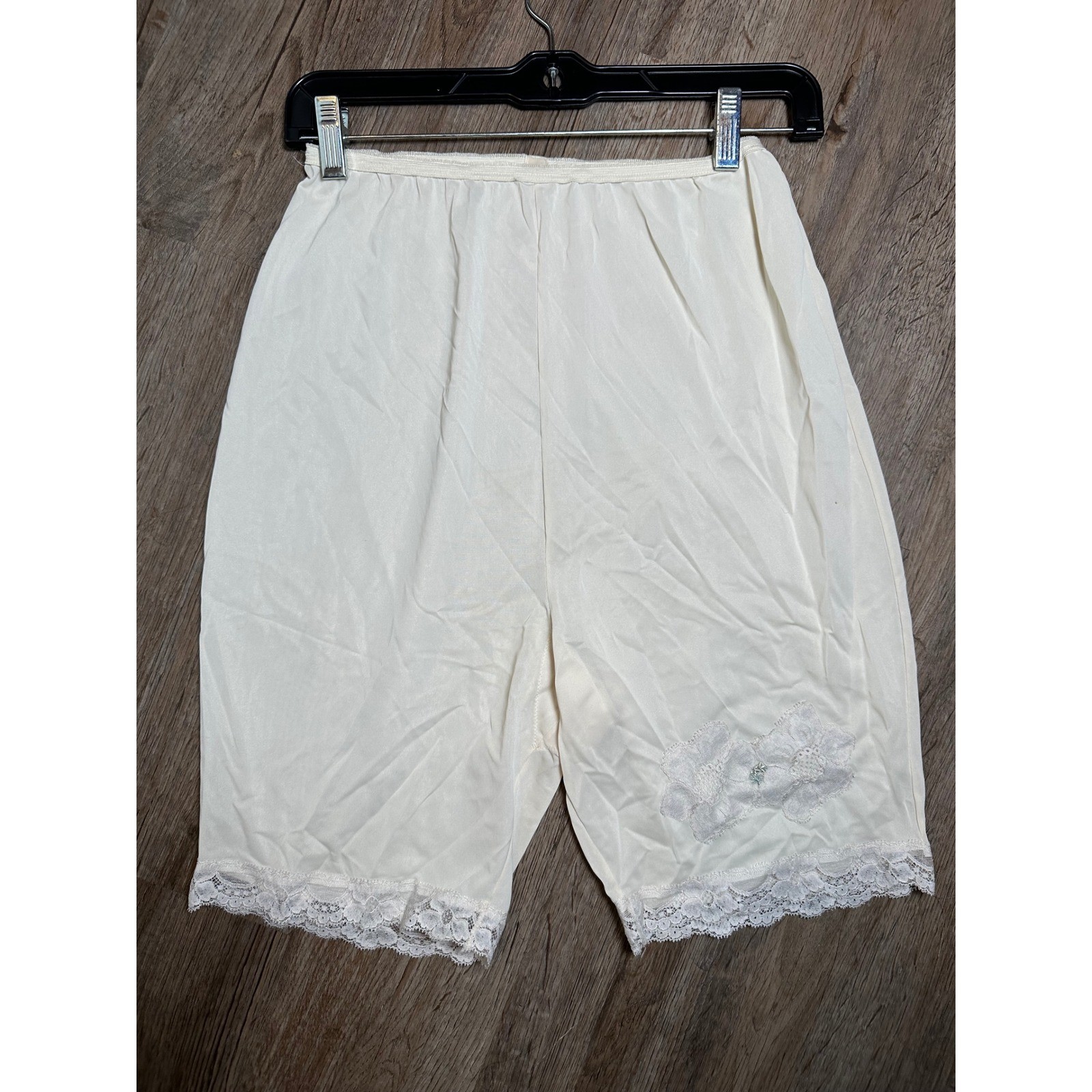 Shadowline Vintage Off White Nylon Lace Trim Bloomers Tap Pants Size 6 Cream